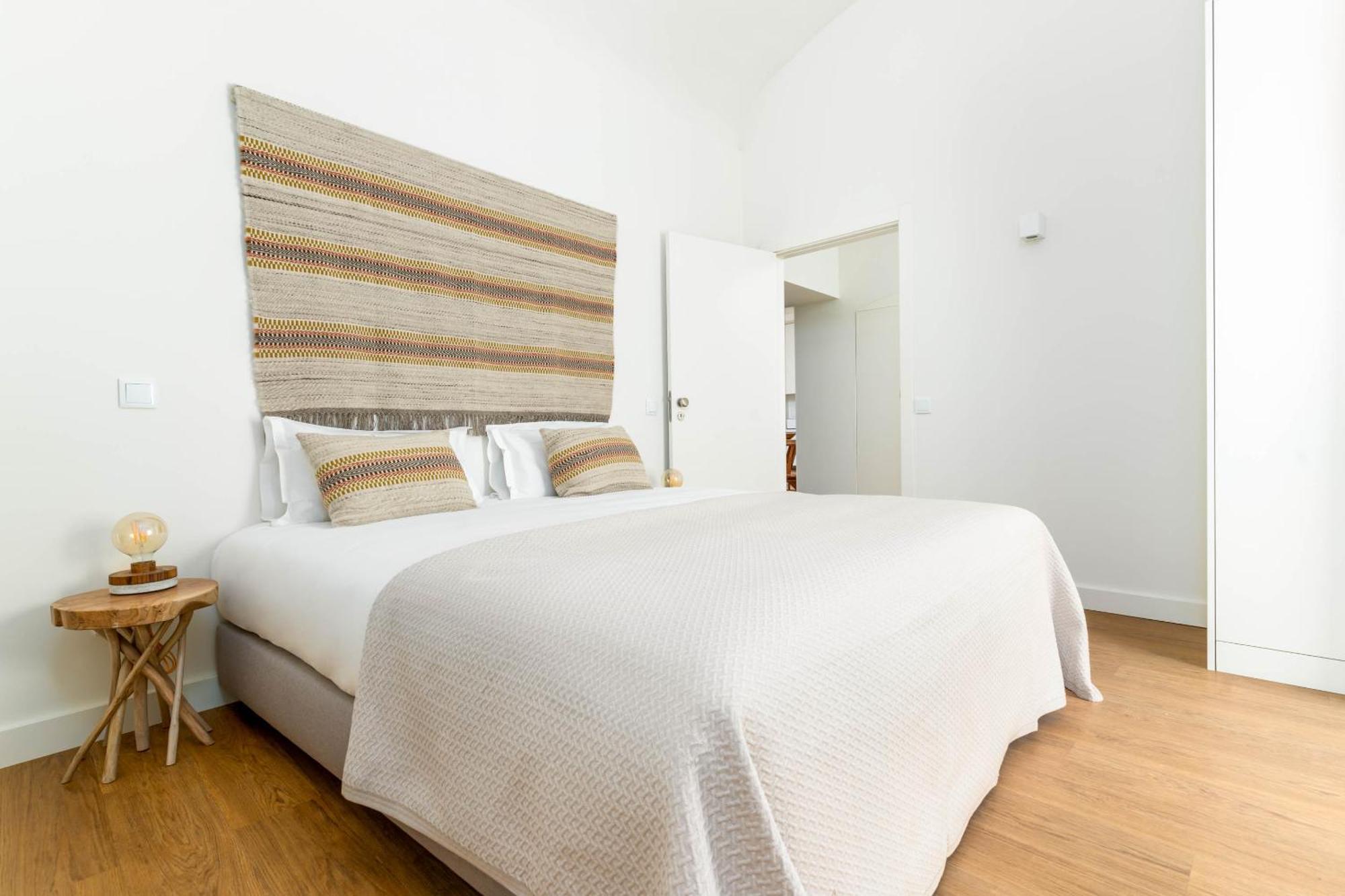 Limehome Largo Dos Penedos Apartment Evora
