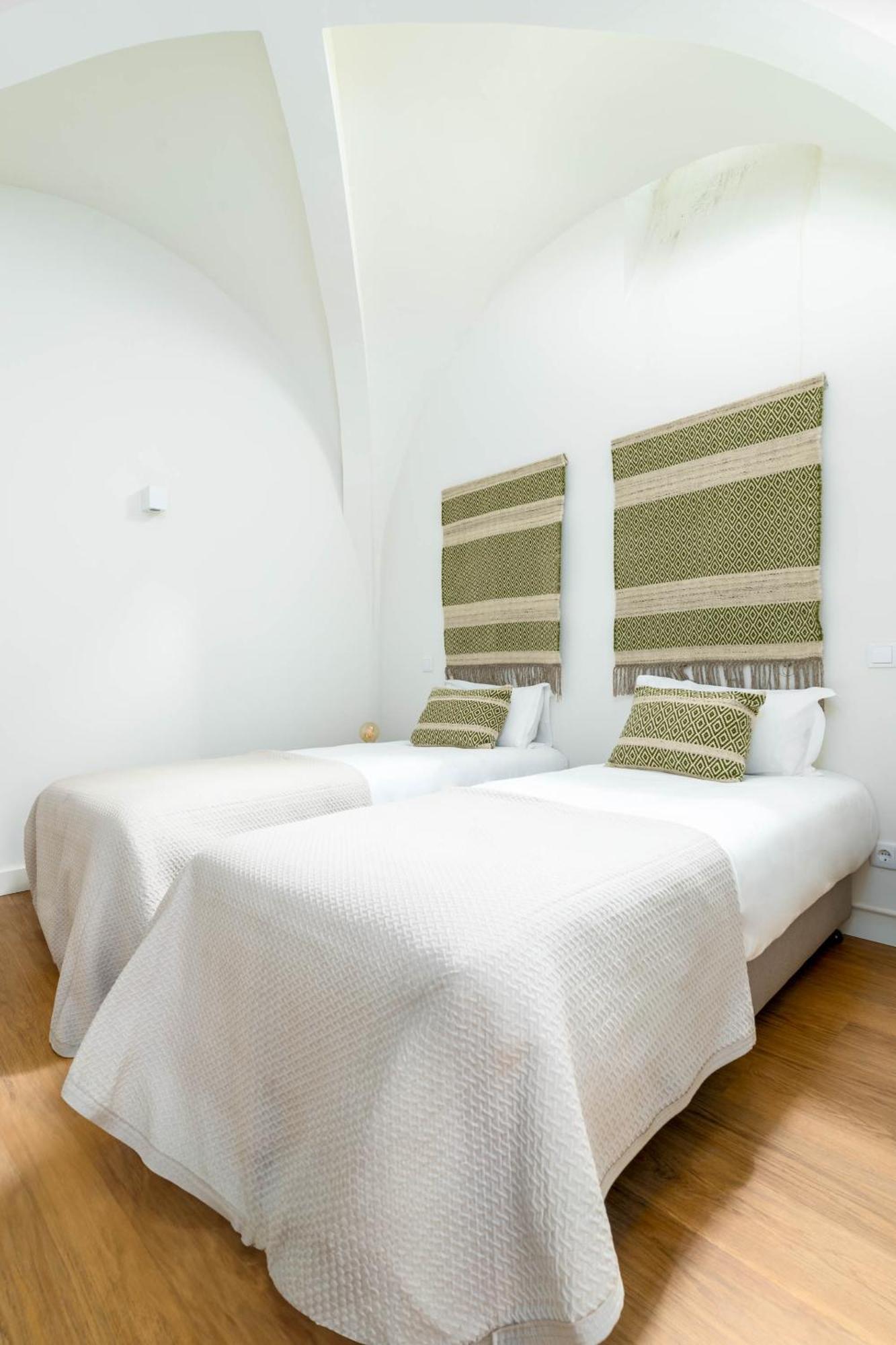 Limehome Largo Dos Penedos Apartment