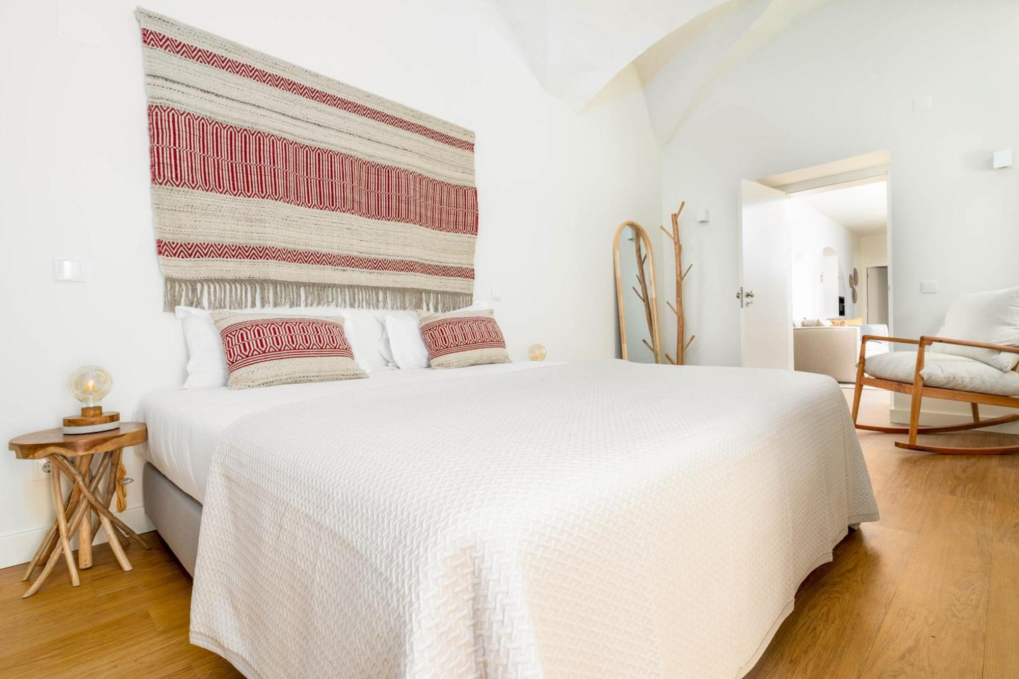 Limehome Largo Dos Penedos Evora