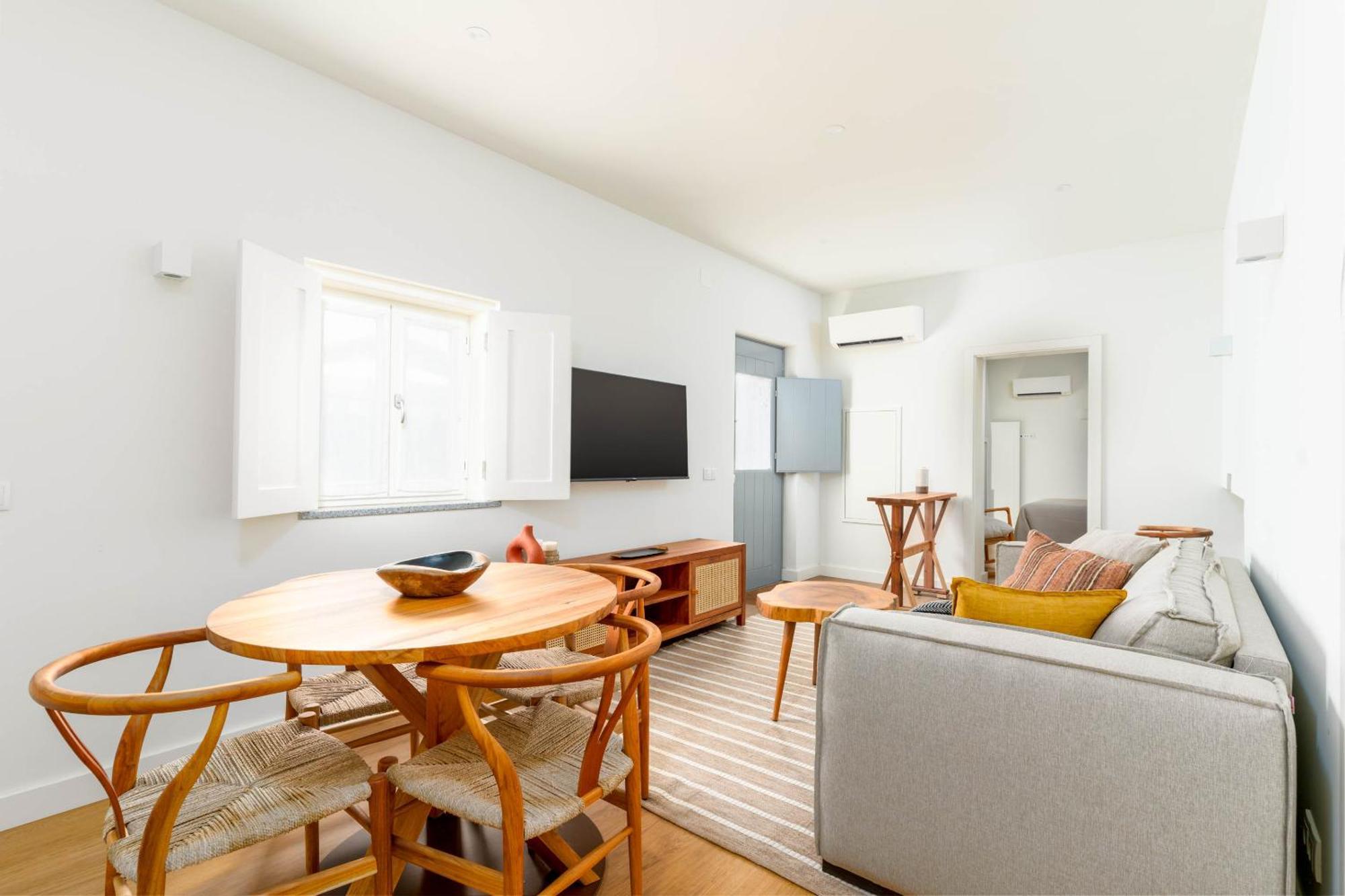 Limehome Largo Dos Penedos Apartment Evora
