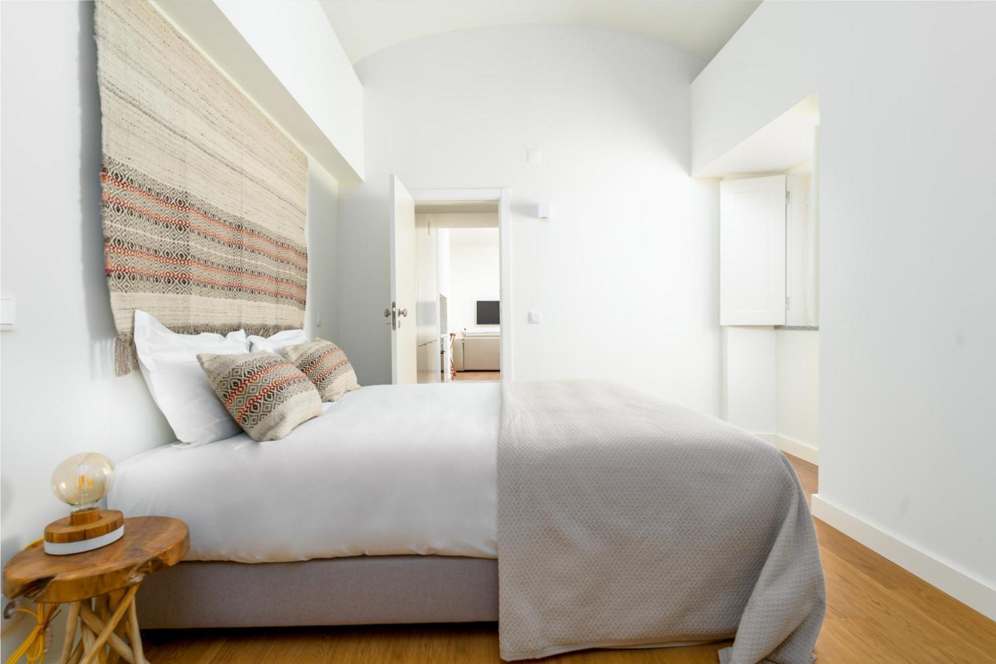 Limehome Largo Dos Penedos Apartment Evora