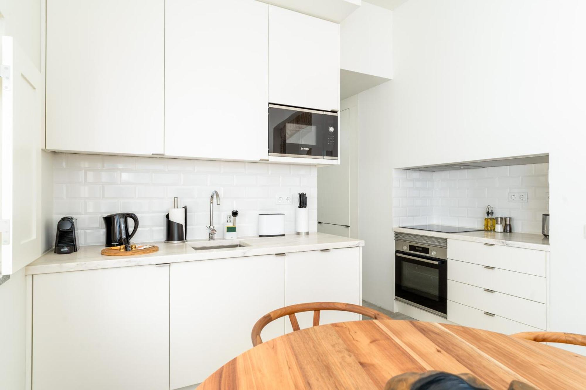 Limehome Largo Dos Penedos Apartment Evora